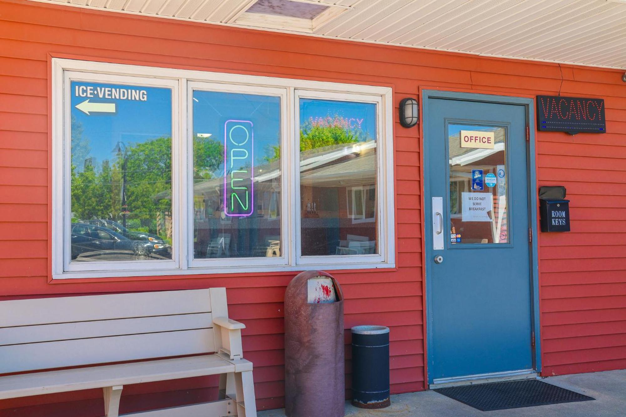 Chippewa Motel Mount Pleasant Esterno foto